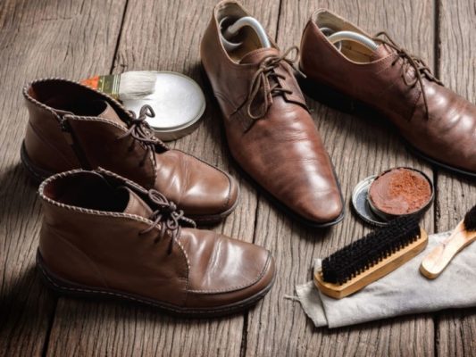 Vệ sinh giày da đúng cách để đảm bảo độ bền và tính thẩm mỹ