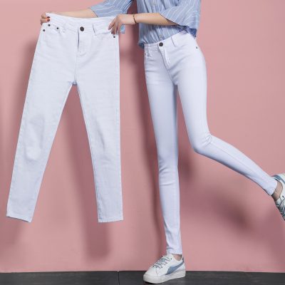 Mặc quần jeans nữ trắng sao cho đẹp? 